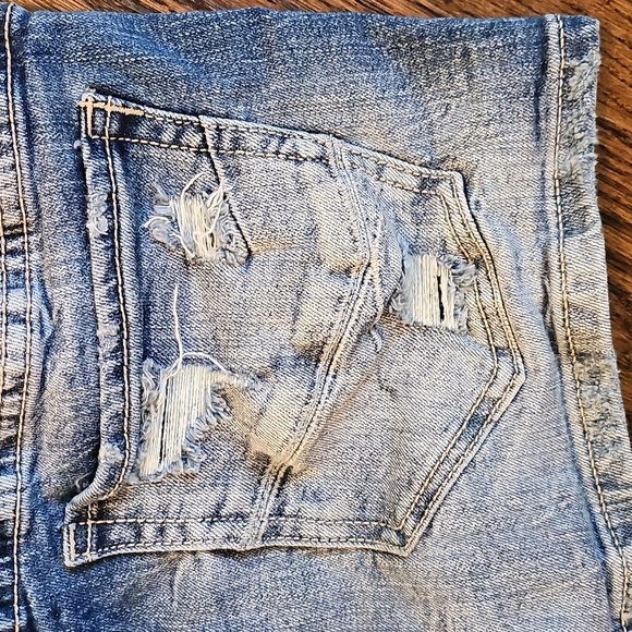 BKE Payton Distressed Stretch Low-Rise Denim  Shorts - Picture 7 of 12